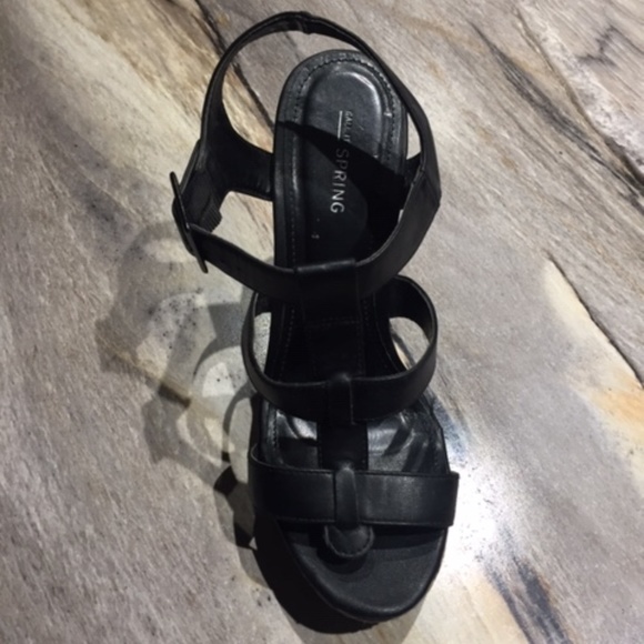 Black Heels - Picture 1 of 2